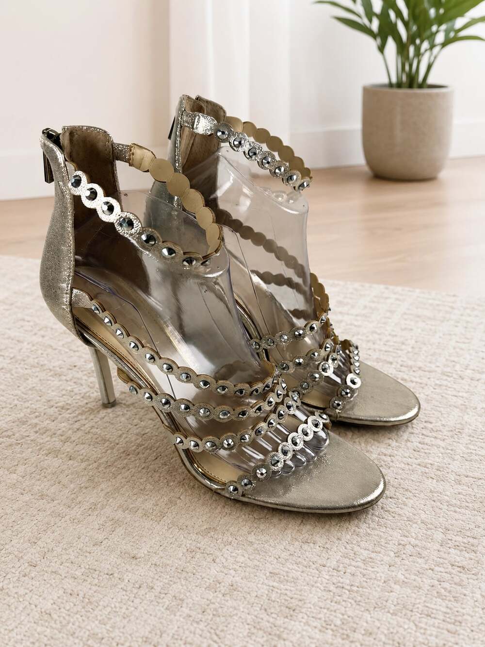 Jessica Simpson Jakkie Gold Studded Scallop Strappy Stiletto Heels Sandals 10